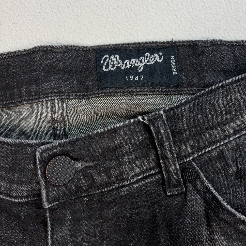 Wrangler Bryson Jeans Men's 36x29* Faded Black Distressed Tapered Stretch Denim - Picture 3 of 16
